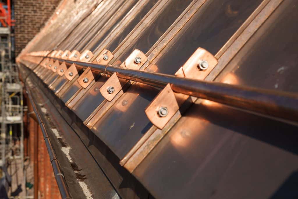 Copper bracket for a roof reinforcement