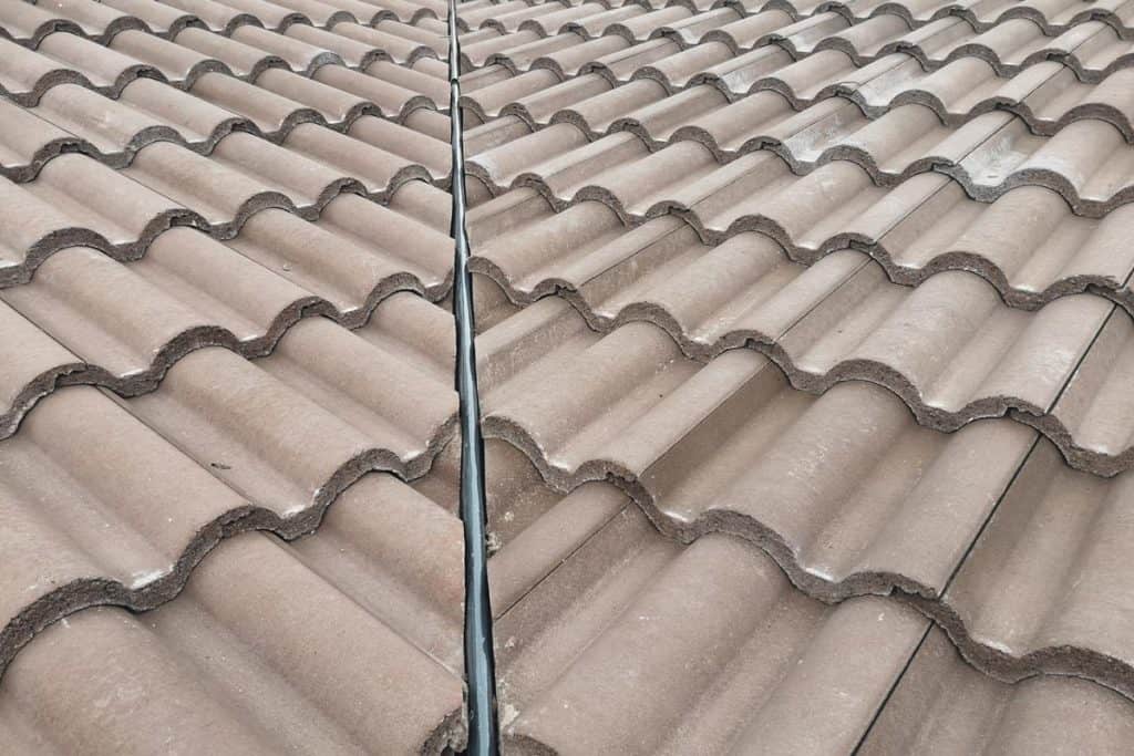 Interlocking concrete roof tiles valley